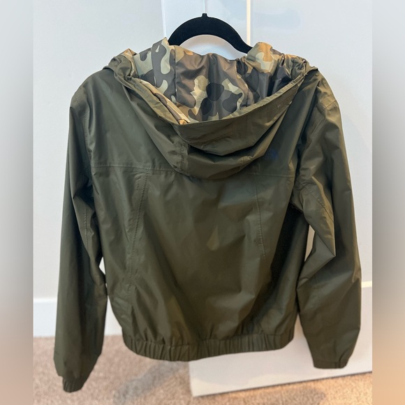 The North Face Women’s Size S Green Camo Rain Jacket - Picture 3 of 3